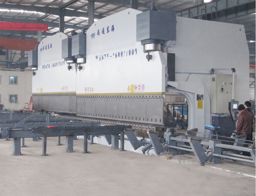 2xWE67K-1600/7000 CNC Press Brake in Tandem